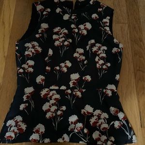 Tory Burch sleeveless top. It is lined, wool/silk. It’s in great shape.